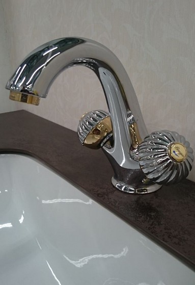 Radiant Lavabo Oro.JPG